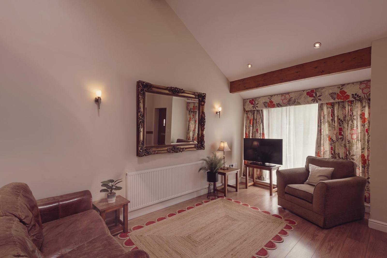 Longlands Inn & Cottages Carnforth Kültér fotó The interior of a typical cottage at the resort