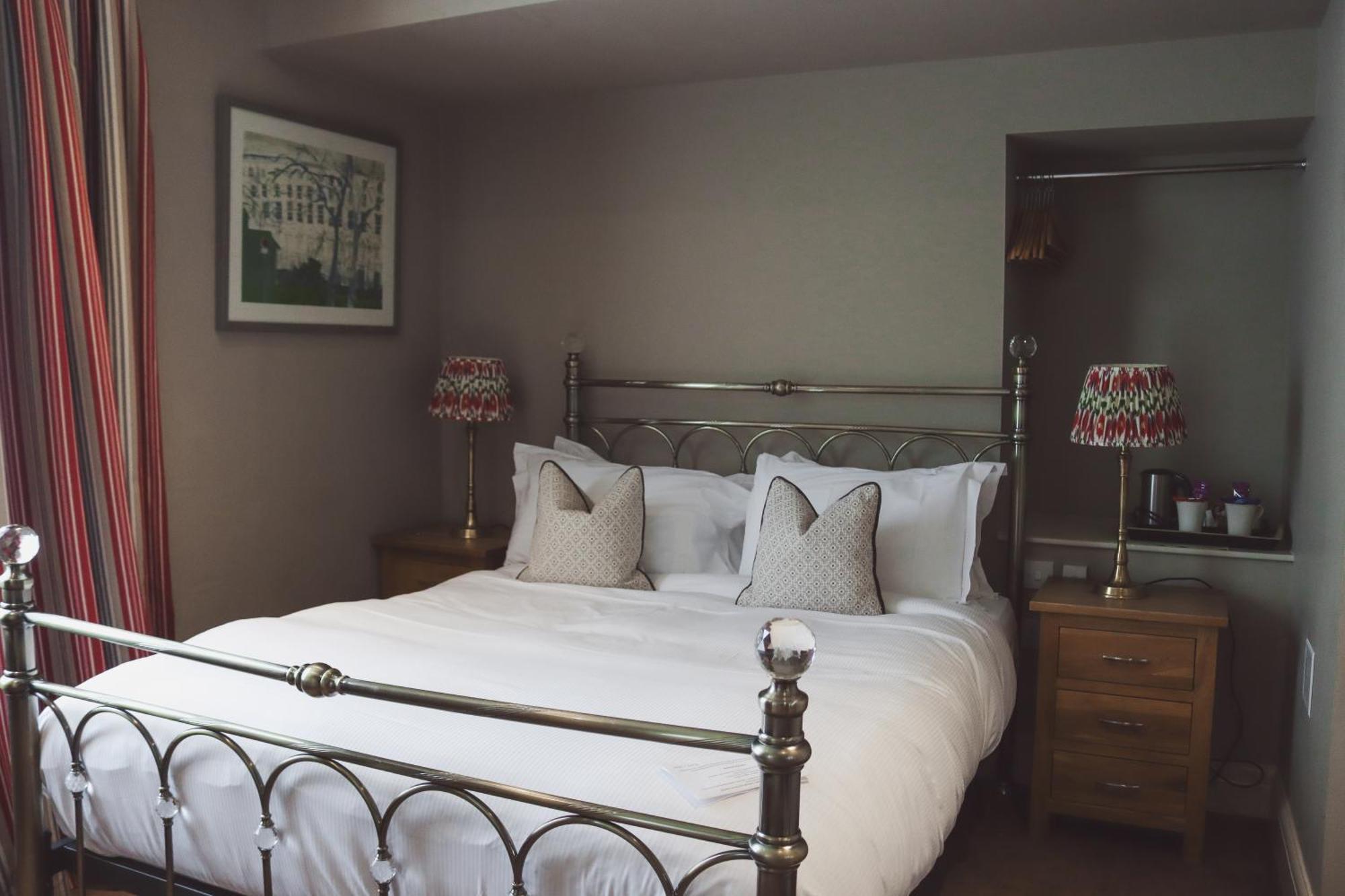 Longlands Inn & Cottages Carnforth Kültér fotó A bedroom at The Old parsonage