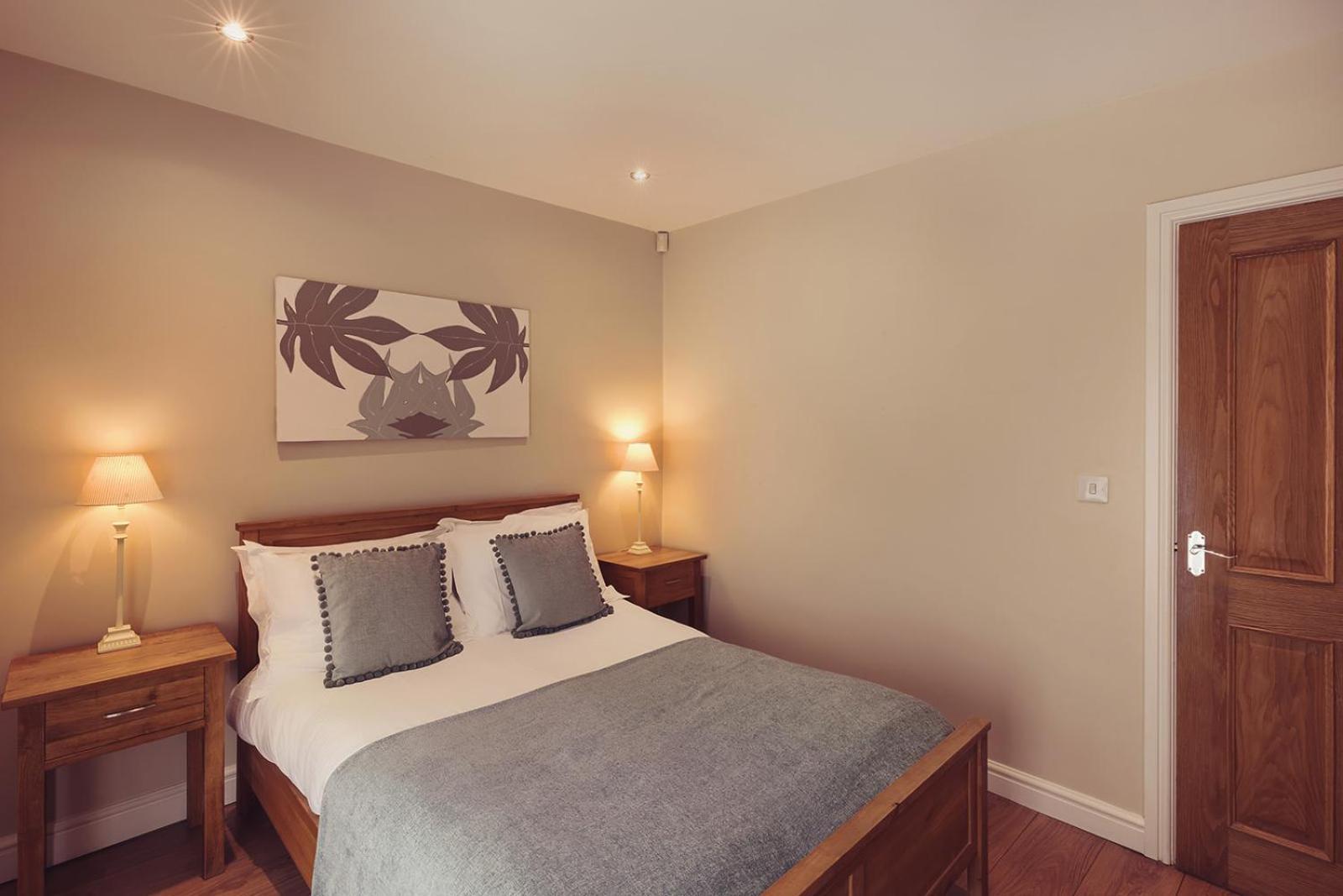 Longlands Inn & Cottages Carnforth Kültér fotó A bedroom at the hotel