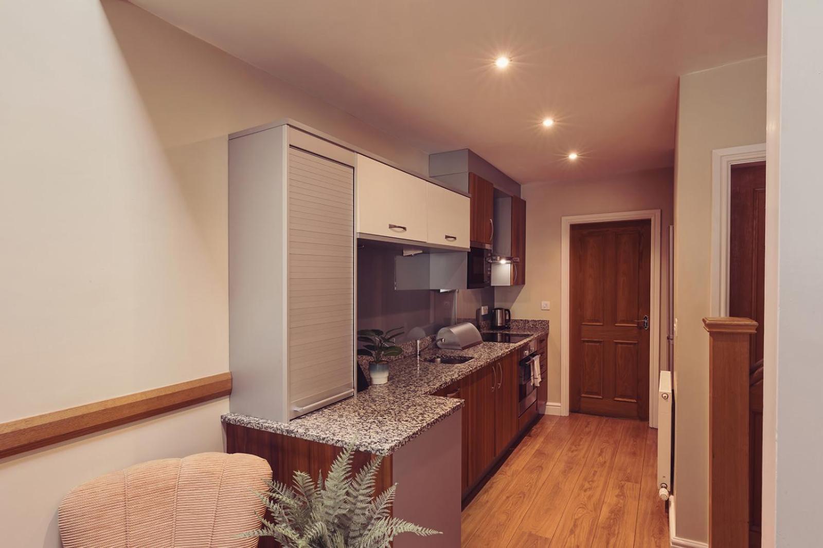 Longlands Inn & Cottages Carnforth Kültér fotó A typical studio apartment