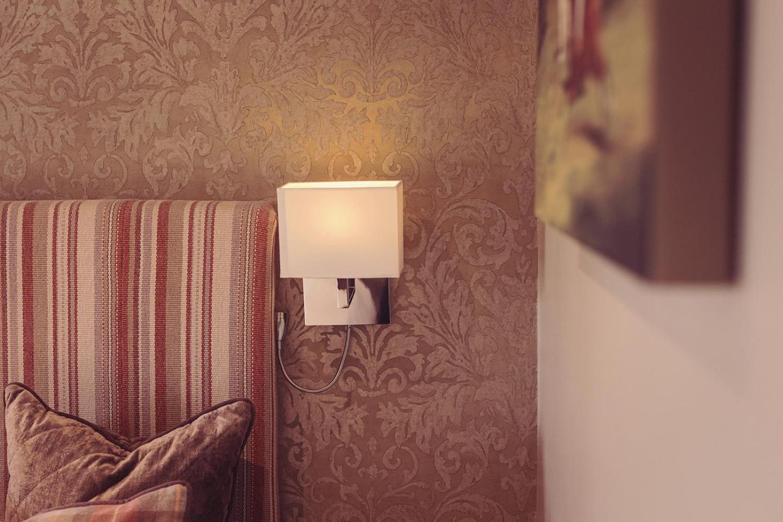 Longlands Inn & Cottages Carnforth Kültér fotó A wall light